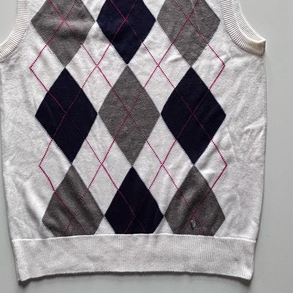 VEST - Picture 3 of 10